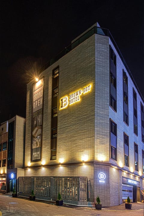 Property building, Facade/entrance