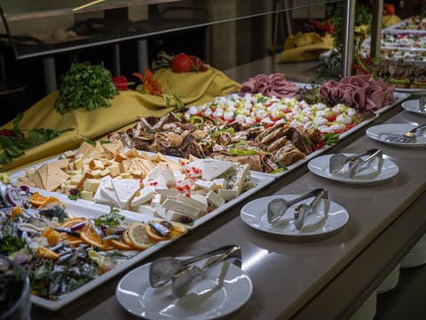 Food and drinks, Food