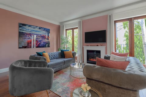 TV and multimedia, Living room, Seating area, Evening entertainment