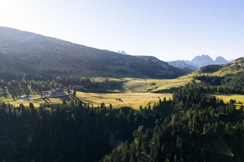 Property building, Natural landscape, Mountain view, Area and facilities, Area and facilities, Location