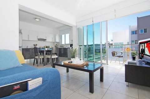 TV and multimedia, Kitchen or kitchenette, Living room, Dining area