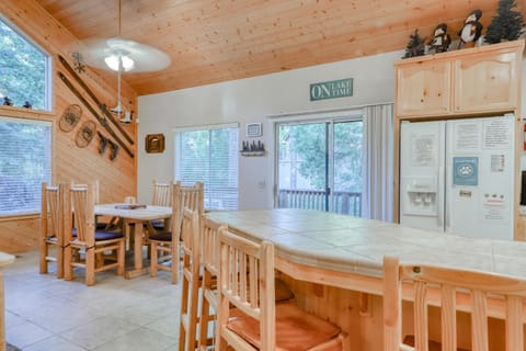 Hatcher's Hideaway House in Shaver Lake