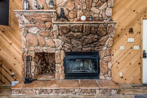 Paw's Cabin Cabin in Shaver Lake