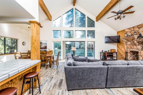 Paw's Cabin Cabin in Shaver Lake