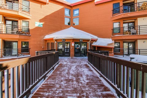 Buffalo Village 306 Apartment in Wildernest