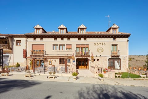 Property building, Balcony/Terrace, Lounge or bar