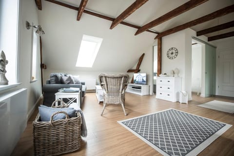 TV and multimedia, Living room, Photo of the whole room, Seating area
