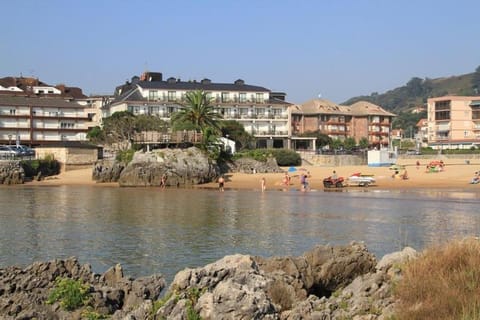 Facade/entrance, Beach, Area and facilities