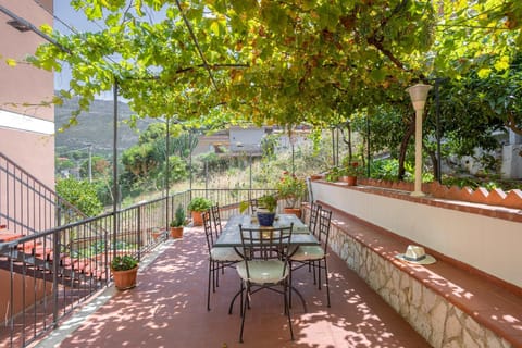 Spring, Day, Garden, View (from property/room), Dining area, Garden view