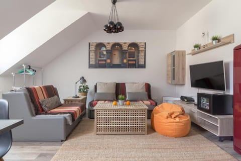 Communal lounge/ TV room, Living room, Seating area