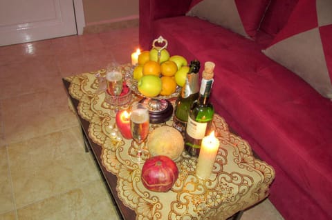 Living room, Decorative detail, Seating area, Area and facilities