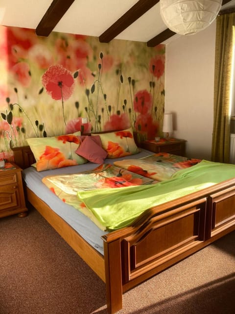Bed, Photo of the whole room