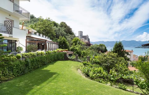 Facade/entrance, Garden