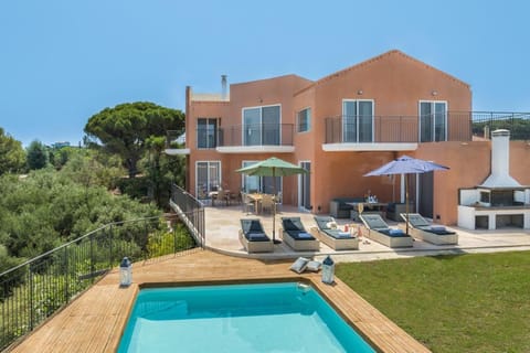 Property building, Garden, Swimming pool
