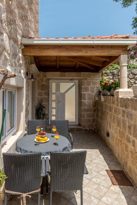 Patio, Balcony/Terrace, Seating area