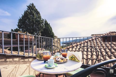Balcony/Terrace, Breakfast, Continental breakfast