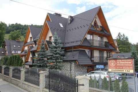Property building, Day, Neighbourhood, Street view, Parking