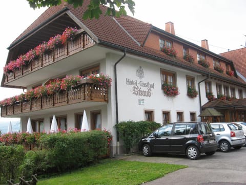 Facade/entrance, Bed