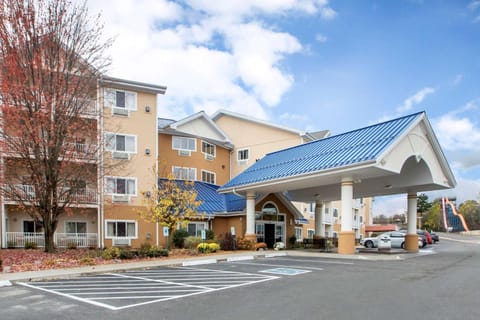 Property building, Facade/entrance, On site