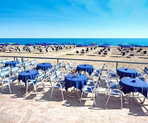 Restaurant/places to eat, Beach