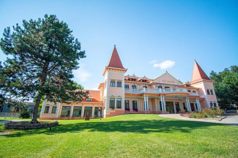 Property building, Facade/entrance, Natural landscape