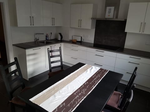 Kitchen or kitchenette, Dining area, stove