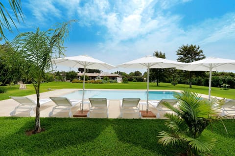 Property building, Day, Garden, Garden view, Swimming pool