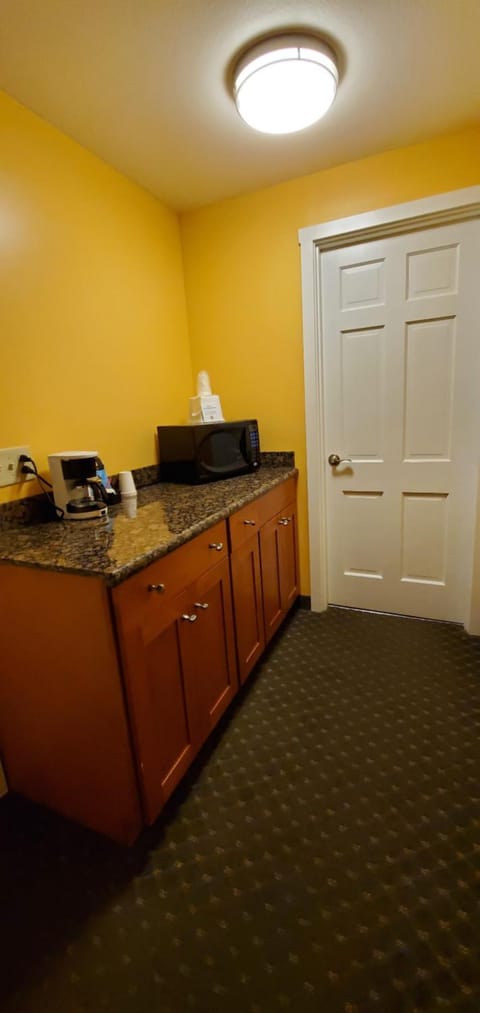 Coffee/tea facilities, minibar