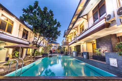 Facade/entrance, Swimming pool