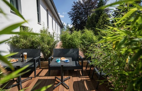 Communal lounge/ TV room, Balcony/Terrace, Lounge or bar