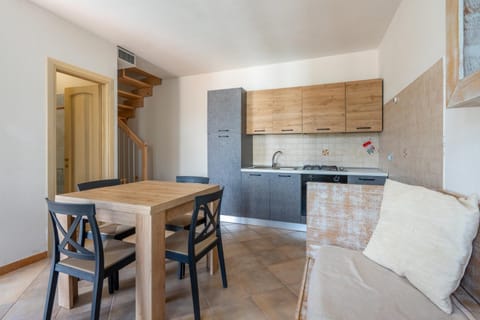 Kitchen or kitchenette, Seating area, Dining area