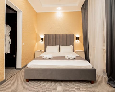 Bed, Photo of the whole room, Bedroom, towels, wardrobe