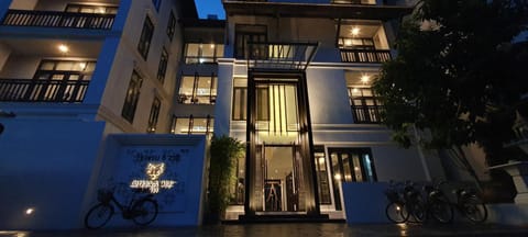 Facade/entrance
