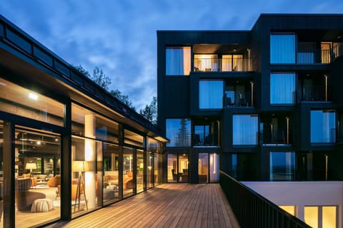 Property building, Restaurant/places to eat, Facade/entrance, Spring, Winter, Summer, Balcony/Terrace, Lounge or bar, Autumn