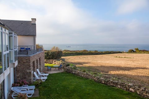 Facade/entrance, Sea view