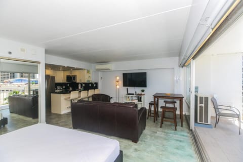 Ilikai Tower 642 House in Honolulu