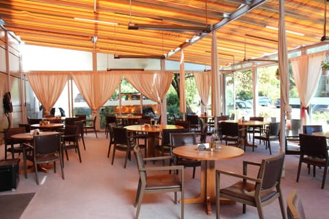 Restaurant/places to eat, Garden, Garden view, Area and facilities