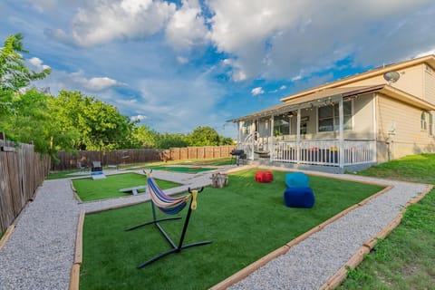 Luxury 6BR home, Game Room by Lackland & SeaWorld House in San Antonio