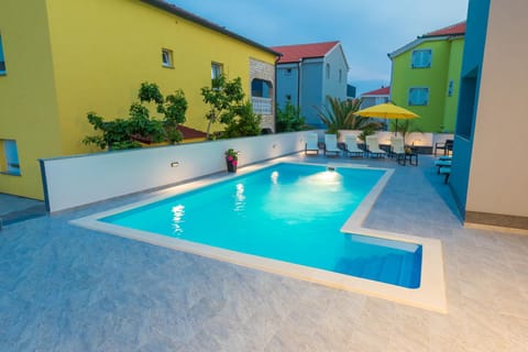 Patio, Balcony/Terrace, Swimming pool, Swimming pool