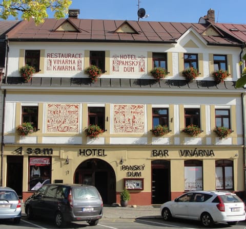 Facade/entrance