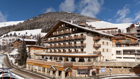 Property building, Day, Winter, Mountain view, Parking