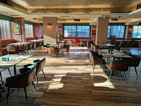 Restaurant/places to eat, Breakfast, Buffet breakfast