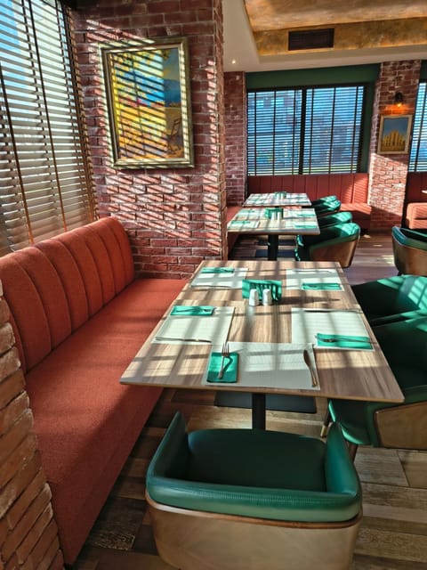 Restaurant/places to eat, Banquet/Function facilities, Breakfast, Buffet breakfast