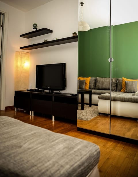Photo of the whole room, Decorative detail