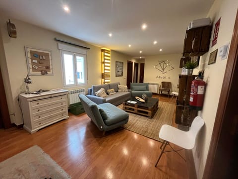 Communal lounge/ TV room, TV and multimedia, Living room, Lounge or bar, Seating area