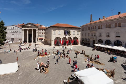 City view, Street view