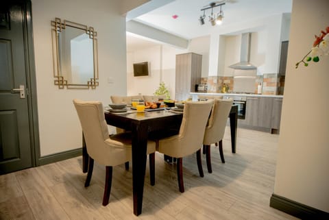 Photo of the whole room, Dining area