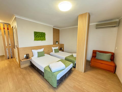 Bed, Bedroom, internet, towels, air conditioner