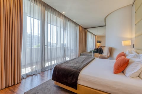 Spring, Bed, Day, Summer, Balcony/Terrace, Photo of the whole room, Bedroom
