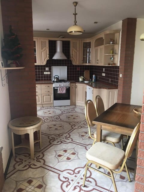 Kitchen or kitchenette, Decorative detail, Seating area, Dining area, dishwasher, minibar, stove